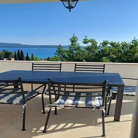 דירה Two Bedroom With Sea View