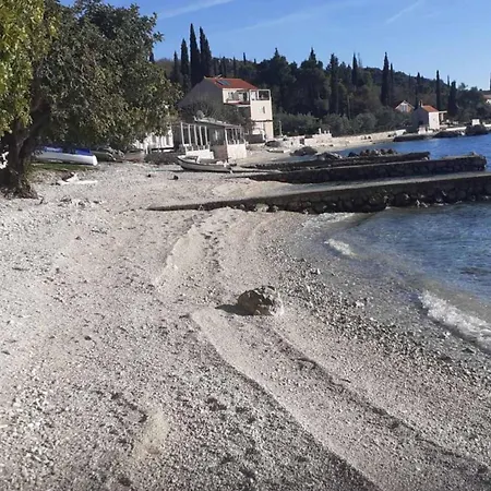 Two Bedroom With Sea View דירה *