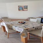 Appartement Two Bedroom With Sea View *