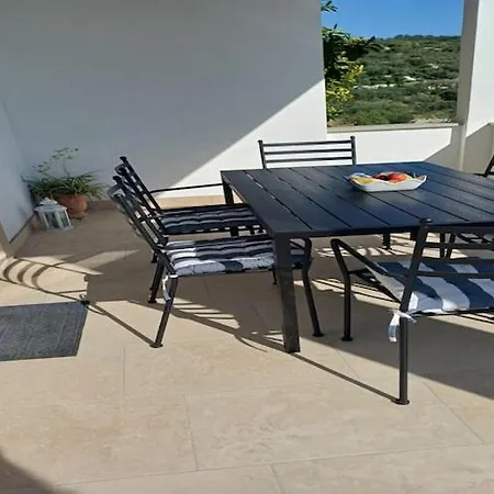 Two Bedroom With Sea View Apartman *