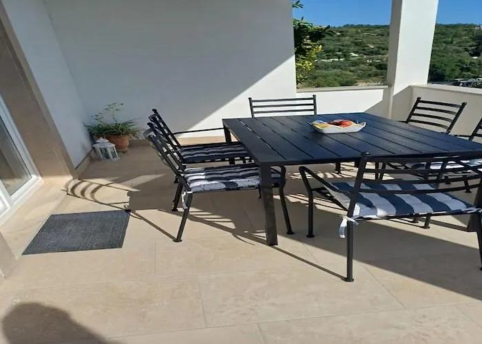 Two Bedroom With Sea View Appartement *