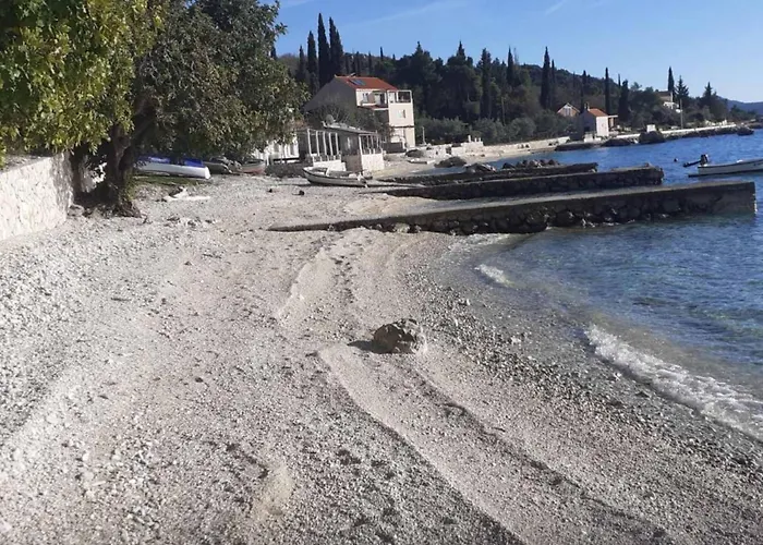 Two Bedroom With Sea View Appartement *